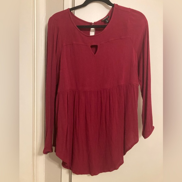 Torrid Maroon Long Sleeve Keyhole Blouse - Picture 1 of 4